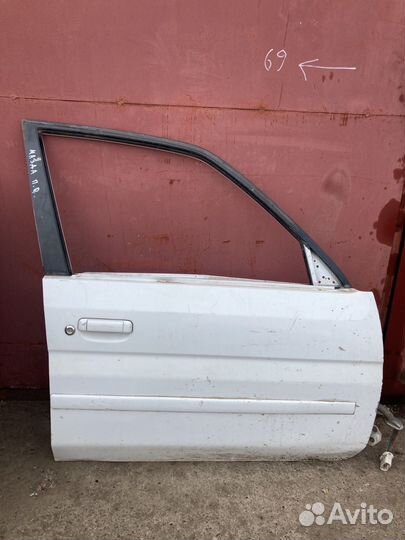 Передняя правая дверь Mazda Demio