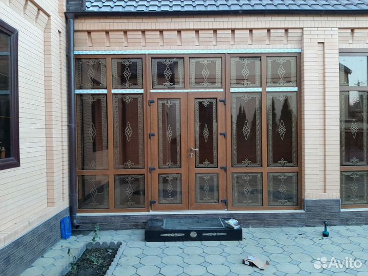 Пластиковые окна и двери, витражи