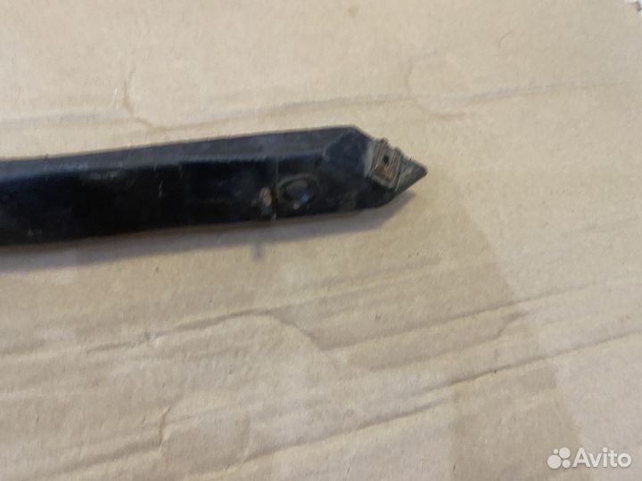 Направляющая заднего бампера правая для Cadillac B