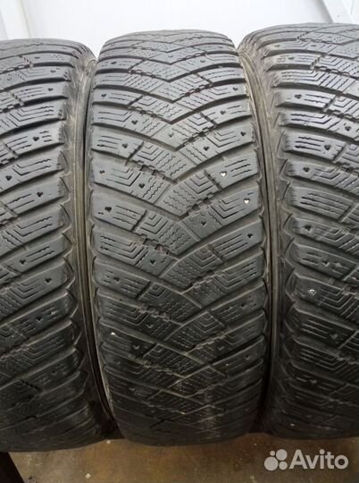Goodyear UltraGrip Ice Arctic SUV 215/65 R17 98W