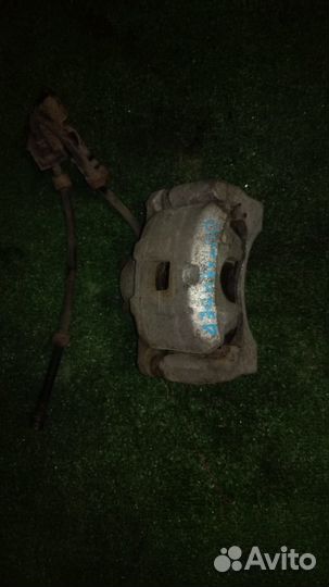 Суппорт Mitsubishi Outlander передний левый