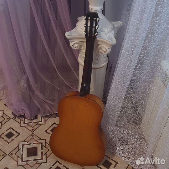 Классическая гитара, шестиструнная