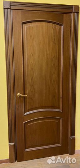 Дверь входная деревянная с коробкой