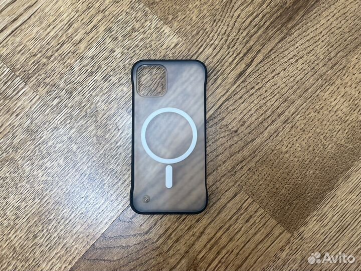 Чехол на iPhone 12