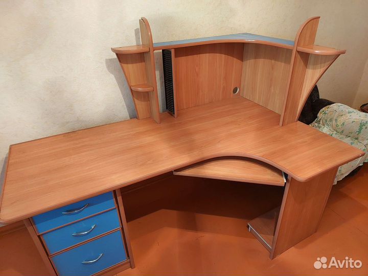 Компьютерный стол