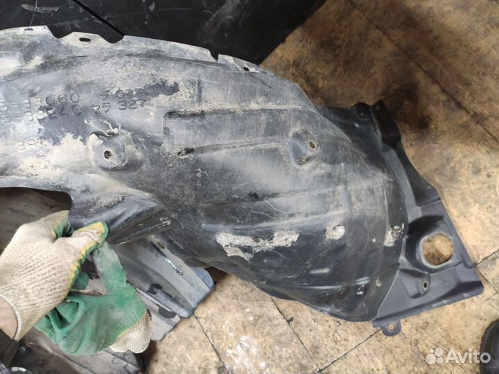 Подкрылок передний правый Toyota Camry 70