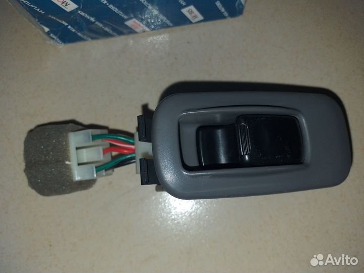 Кнопка стеклоподъемника Kia Sportage KK377-66380B