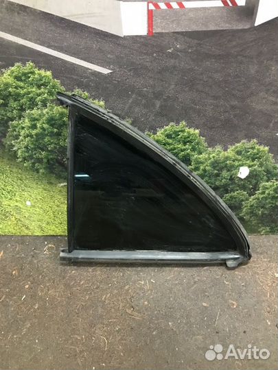 Форточка двери левая Mercedes C-Class W203