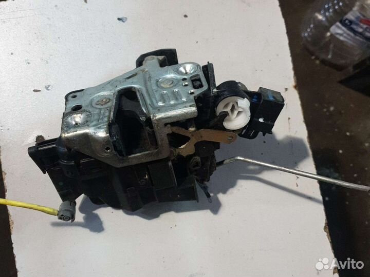 Замок передней левой двери мерседес w210