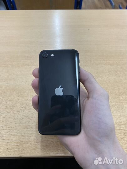 iPhone SE, 64 ГБ
