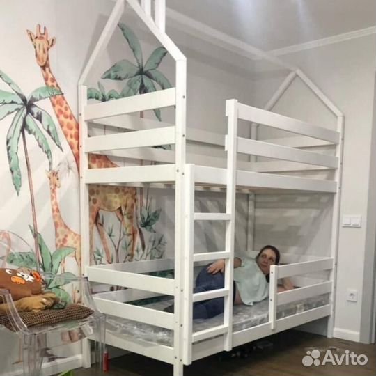 Детская кровать с лестницей