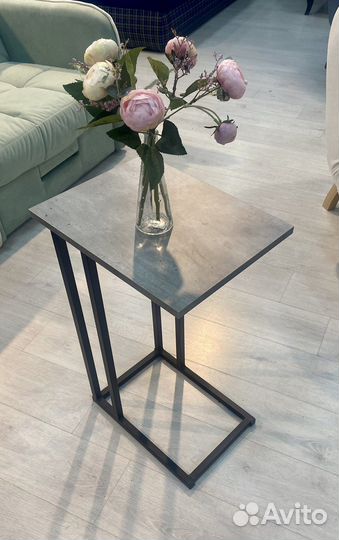 Декоративные столики, придвижной, прикроватный