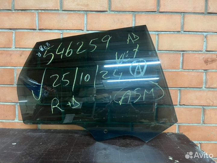 Стекло двери заднее правое Land Rover Discovery