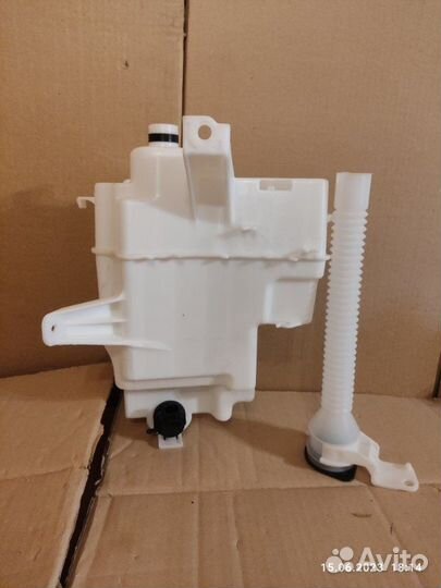 Бачок омывателя с мотором Toyota Rav4 ACA40