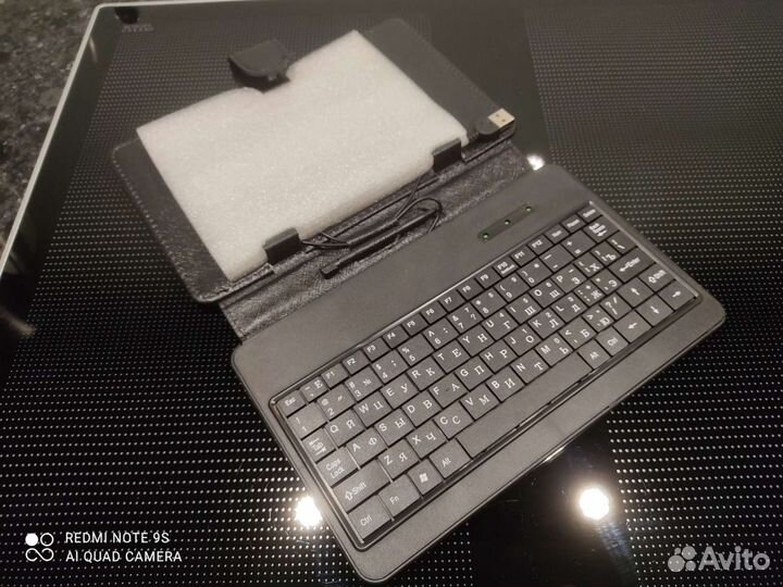 Чехол -клавиатура- подставка для планшета 7