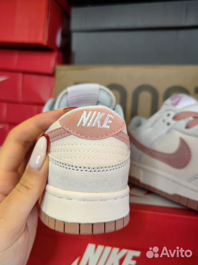 Красивые Кроссовк женские кроссовки Nike SB Dunk