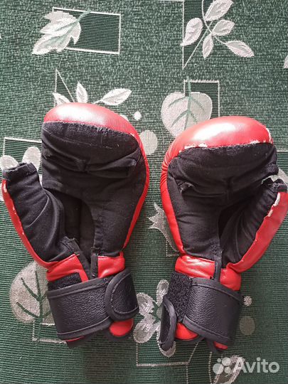 Перчатки красные для рукопашного боя. 10 унций