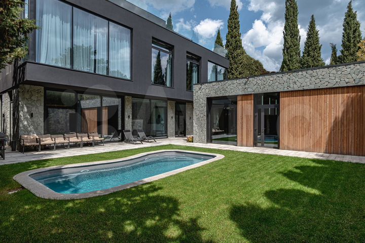 Дом 524 м² на участке 6 сот.