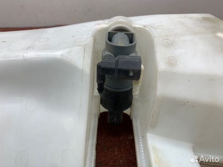 Бачок омывающей жидкости с моторчиком Renault