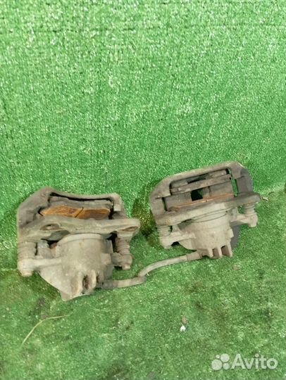 Суппорт тормозной передний Mitsubishi Carisma