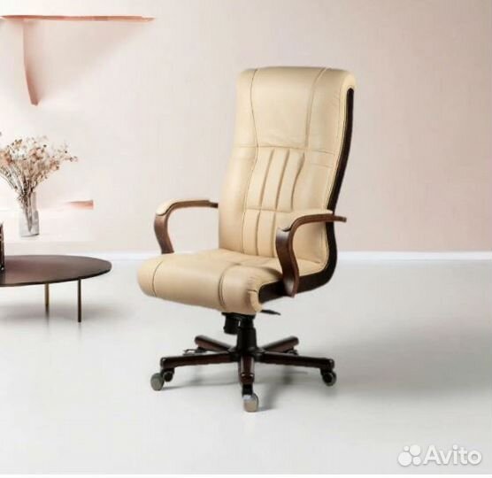 Кресло руководителя до 200 кг Бостон кожа кремовая