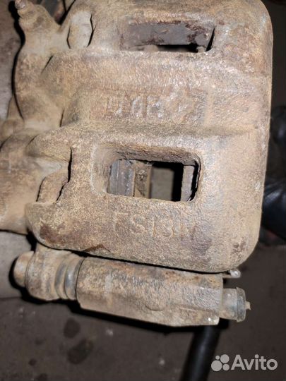 Суппорт передний задний Mitsubishi Pajero 3 V75W