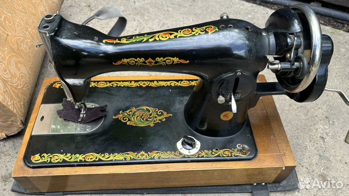 Швейная машинка ручная СССР