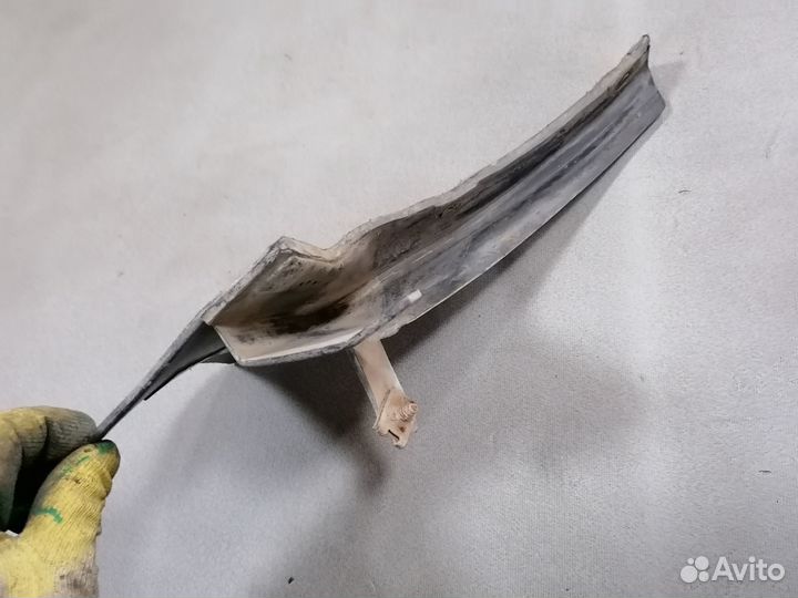 Брызговик задний Nissan Bluebird CD20 2.0 1983-90