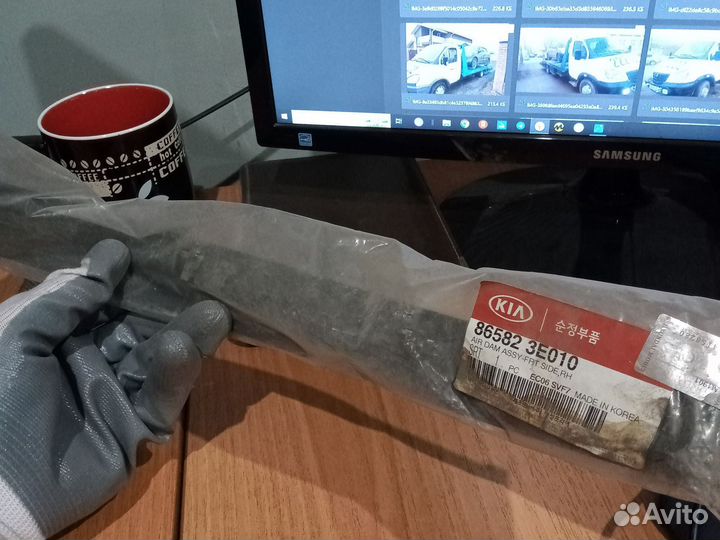 Накладка переднего бампера правая Kia Sorento 1