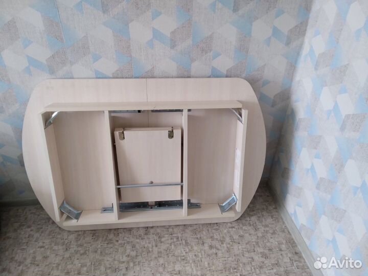 Кухонный стол