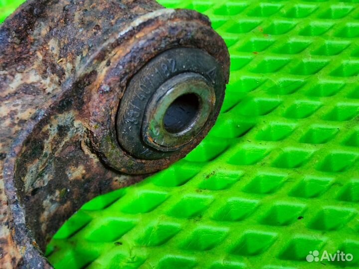 Рычаг левый Golf 3 гольф 3 Vento Венто