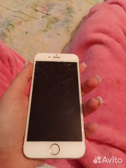 Телефон iPhone 6s