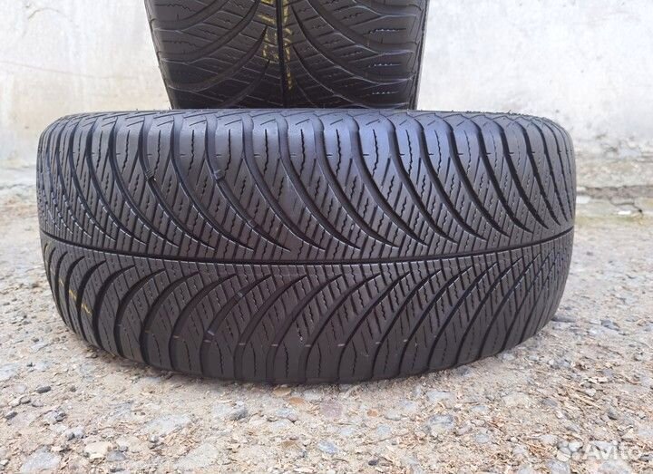 Goodyear Vector 4Seasons 235/55 R17 103V