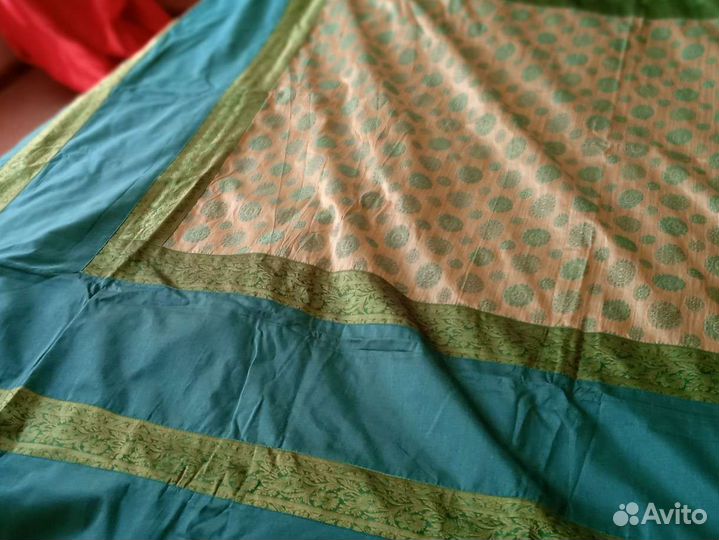 Покрывало на кровать новое с 4 наволочками