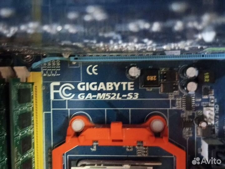 Материнская плата с процессором и памятью