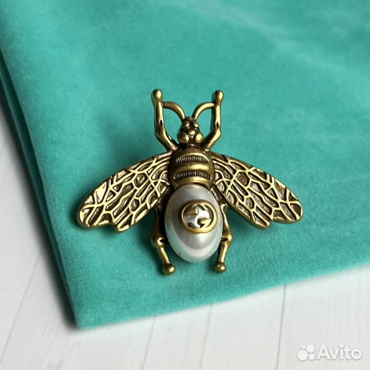 Брошь пчела