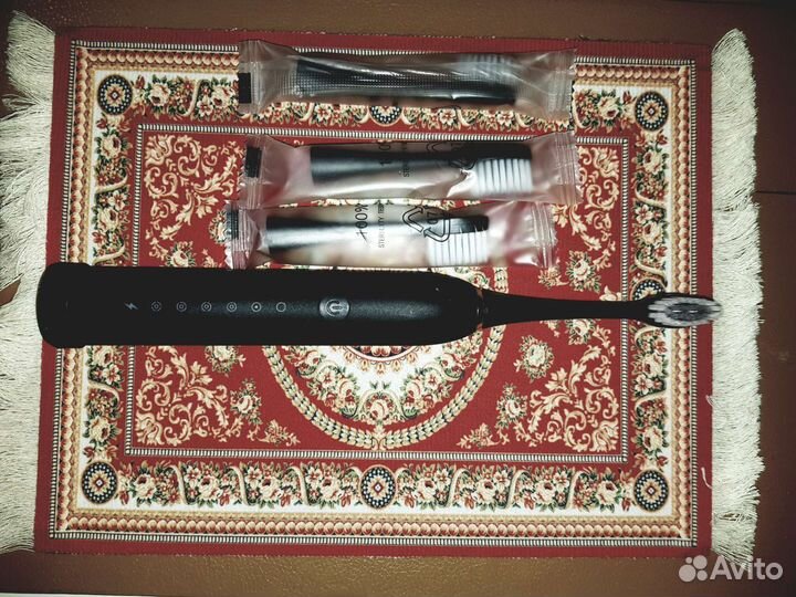 Электрическая зубная щетка новая