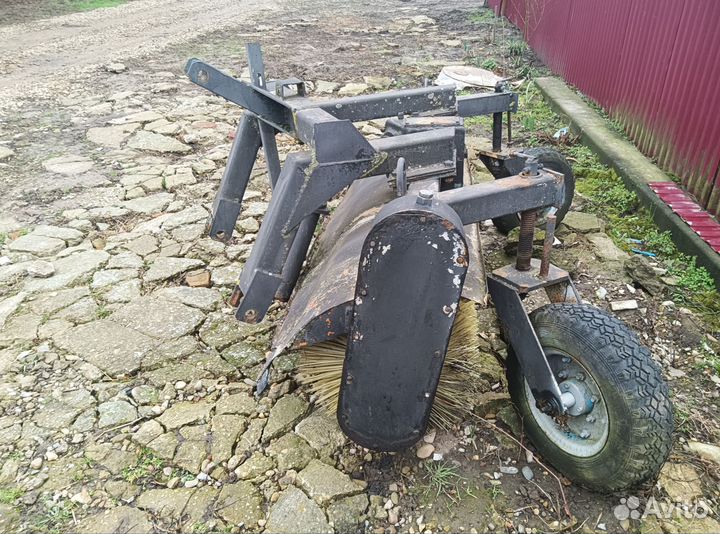 Щетка коммунальная