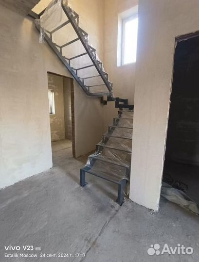 Лестница на второй этаж под ключ