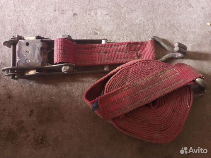 Стяжные ремни крепления груза