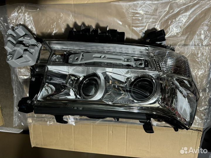 Фара правая LED AFS Toyota Land Cruiser 200 16-21