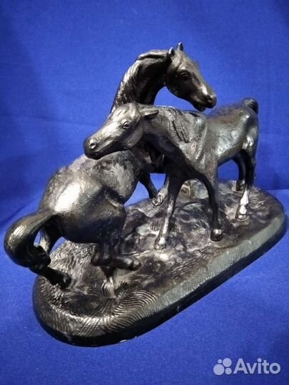Статуэтка. Лошади на воле. Чугун