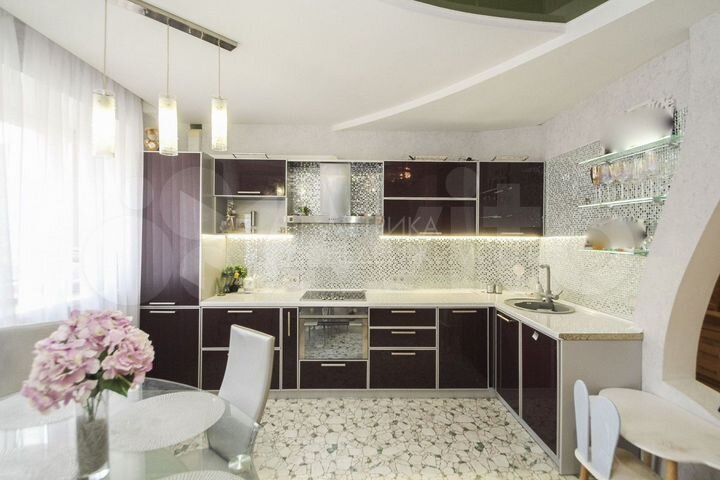 2-к. квартира, 68 м², 2/9 эт.