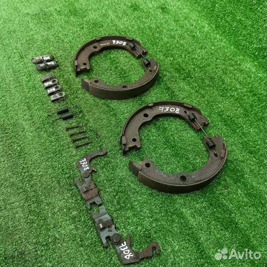 Комплект монтажный тормозных колодок задний