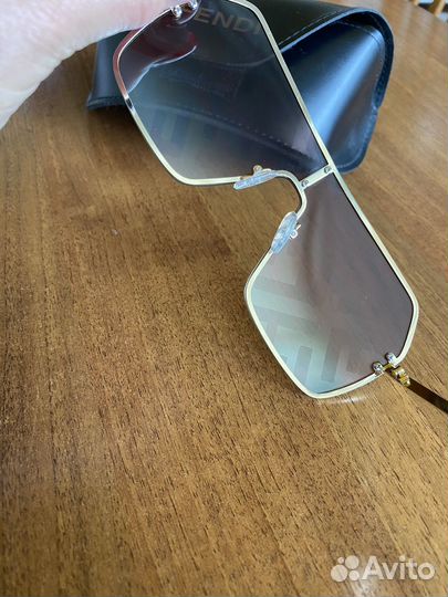 Солнечные очки женские