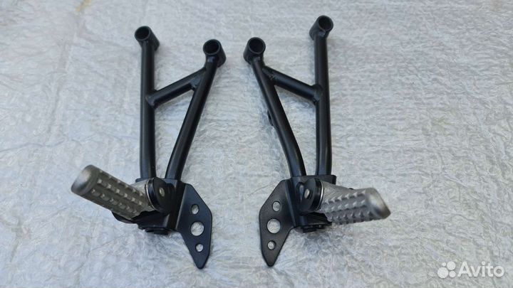 Ducati Hypermotard 950 Задняя Подножка в Сборе