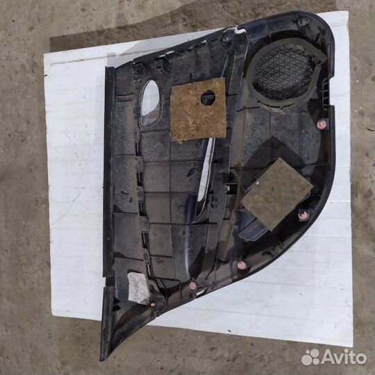 Обшивка боковой двери задняя правая Nissan Primera