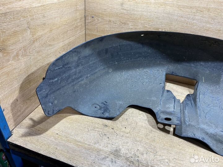 Подкрылок задний левый Volkswagen Touran 1704169