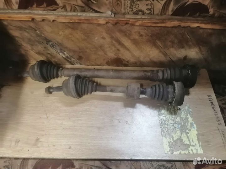 Привод правый, левый Volkswagen Passat B3