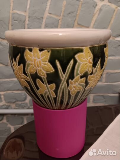 Декоративный горшок для цветов